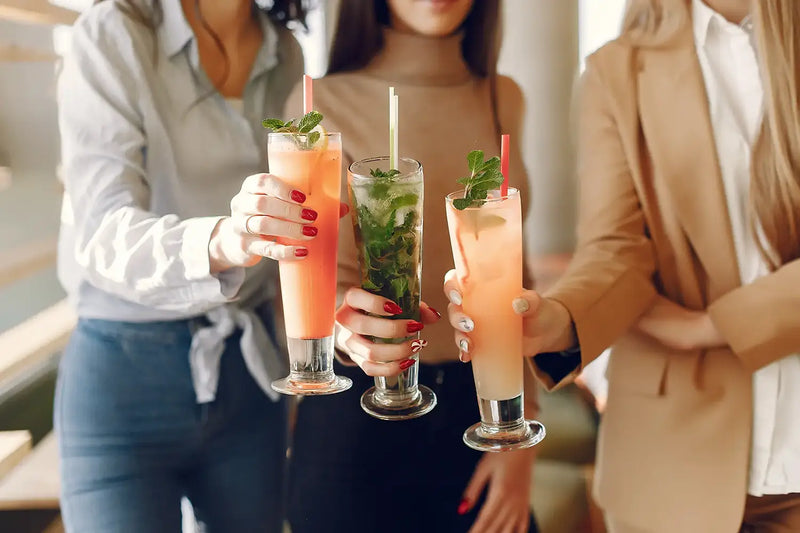 women cocktails 3x2 efdcd89b-2fe1-49c2-ac9d-fbc20675ae69